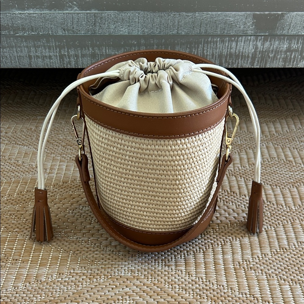 Neutral Straw & Tan Leather Bucket Crossbody Bag - Women